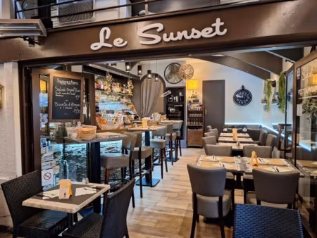 dpt savoie (73)  aix les bains hyper centre -bar-restaurant double terrasse