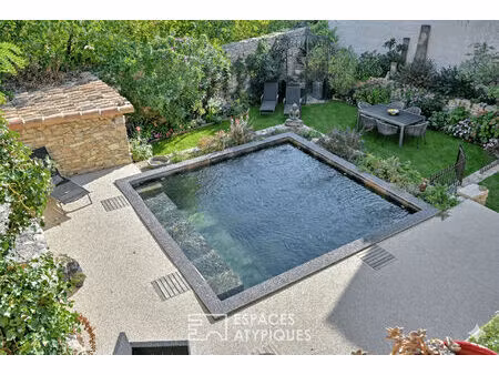 esprit loft dans un ancien chai avec jardin et piscine à 20 min d'uzès