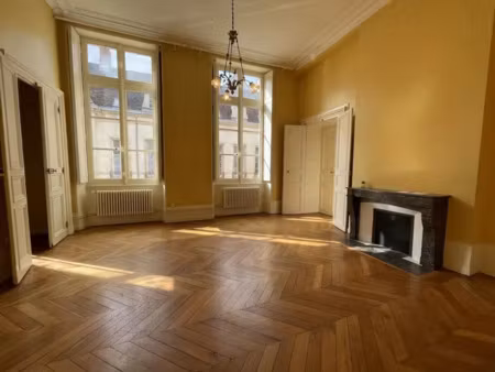 dijon - rue vannerie - bureaux t5 de 144 m2 dans un ancien h