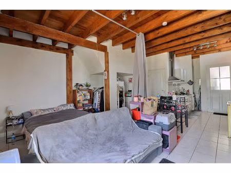 immeuble mixte à fort potentiel ! local commercial  studio loué et stockage ? saint-sever