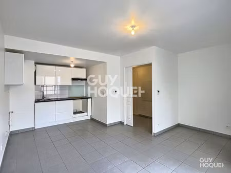 secteur carré de soie | t2 récent avec grand balcon et garage