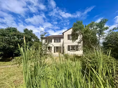 maison avec piscine  grand terrain plat et grange en pierre le roc 46