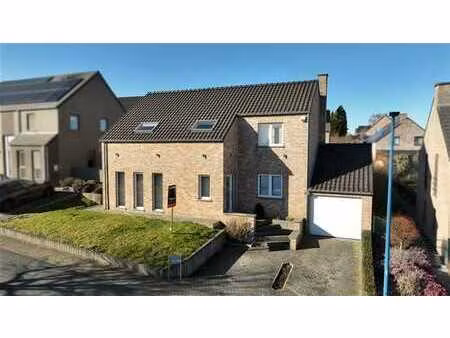 sous option belle villa contemporaine ds superbe quartier