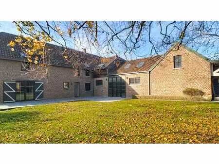 ferme rénovée avec cachet et grands volumes