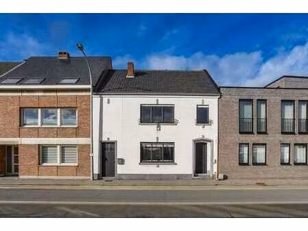 maison deux façades avec 4 chambres et joli jardin central