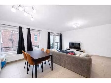 appartement lumineux avec parking en sous-sol à jambes !!