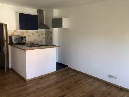 charmant studio situé entre l'ulb  la vub et la place flagey