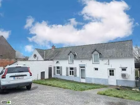 fermette située au calme avec panneaux solaires