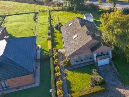 villa spacieuse et ensoleillée ayant 4 grandes chambres