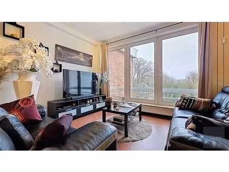 appartement 2 ch +/- 70m² avec garage en tb état