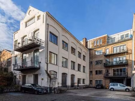 anderlecht – atelier 300 m² dans îlot privé avec parkings