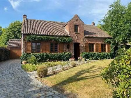 jolie villa estaimpuis