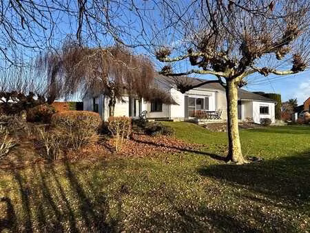 belle villa au calme avec superbe jardin