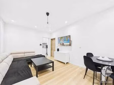 duplex 3 chambres  garage  extérieur rénové il y a 3 ans.