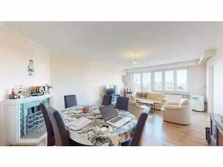 lumineux et calme. belle vue sans vis-à-vis.