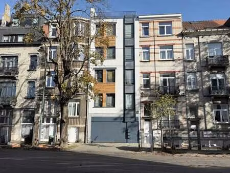 altitude cent : elégant apt. style loft 3 ch. avec ascenseur