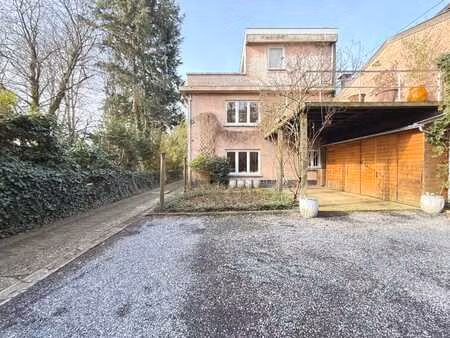 edith cavell / maison 3 façades en fond d’allée +/- 240m² +