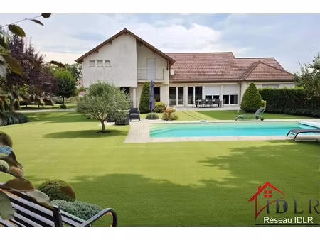 vente villa 9 pièces 274 m² à geneuille (25870)  630 000 €