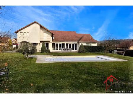 vente villa 9 pièces 274 m² à geneuille (25870)  650 000 €