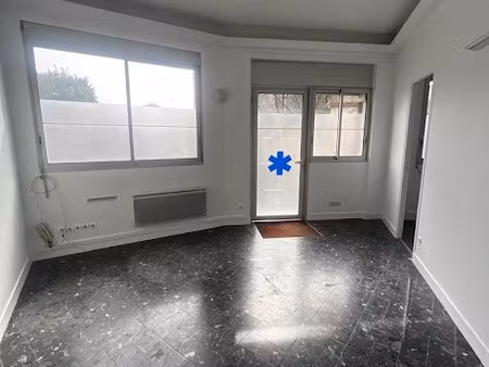 location locaux professionnels 62 m² à colombes (92700)  1 300 €