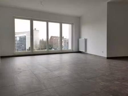 à proximité de delta  ulb  chirec et du métro beaulieu