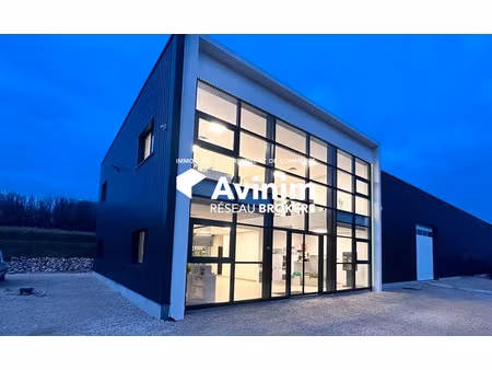 location local commercial