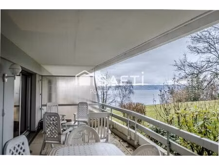 appartement avec terrasse et vue sur le lac léman adresse prisée à évian-les-bains