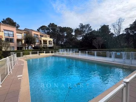 appartement t2 rez-de-jardin au golf de valescure