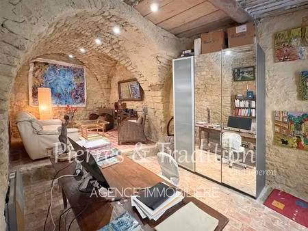 grand studio de 34 m² dans maison en pierre