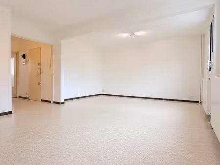 appartement t3 au 1er étage avec 2 places de parking