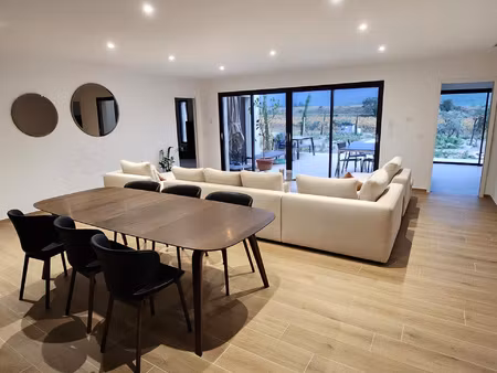 en exclusivité propriété de plain-pied re 2020 piscine c