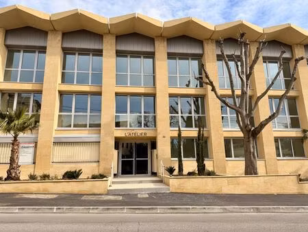 location commerce 1 pièce 30 m² à aix-en-provence (13100)