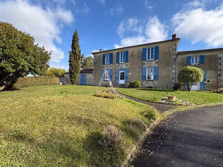 vente maison aux velluire-sur-vendée (85770) : à vendre / 247m² les velluire-sur-vendée