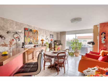 à vendre appartement lumineux de 64 m2 avec balcon et doub