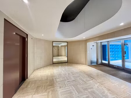 centre ville - dernier etage eleve - garage double