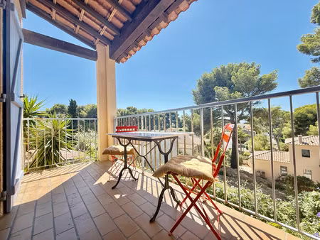 superbe t3 vendu meuble en duplex secteur beaucours.