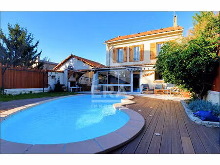 maison familiale 6 pièces avec jardin  piscine et dépendance