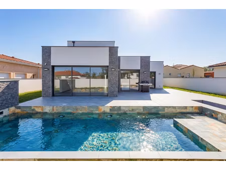 villa t5  177 m2  piscine 31860 pins-justaret