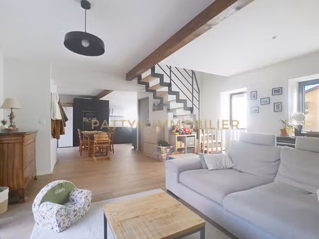 maison de village rénovée avec jardin  potager et places de