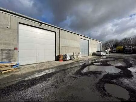**nivelles** entrepôt de 150m2 dans le zoning