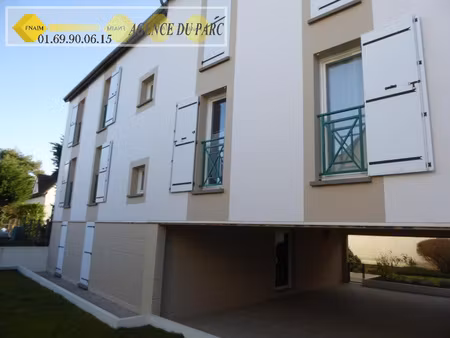 appartement de 4 pieces de 74 m2 avec box double et balco