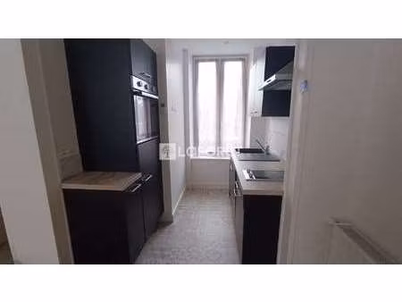 location appartement 3 pièces à courseulles-sur-mer (14470) : à louer 3 pièces / 44m² cour