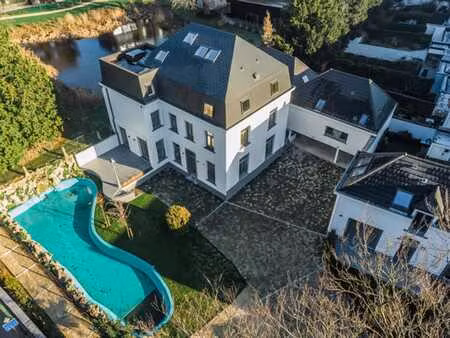 superbe appartement 3ch avec terrasse en rez-de-chaussée