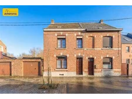 maison 3 façcades avec un grarage - faire offre àpd 190.0