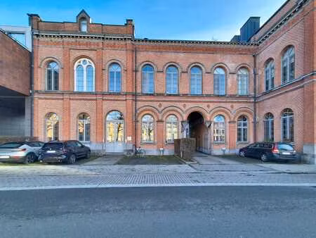 bureau de caractère (315 m²) à louer au fisheries à gand
