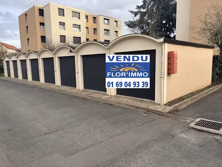 vente parking à sainte-genevieve-des-bois (91700)  17 000 €