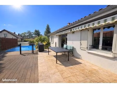 maison plain pied avec piscine