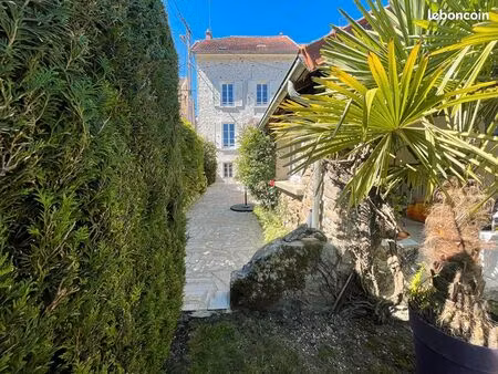 maison 10 pièces 140 m²