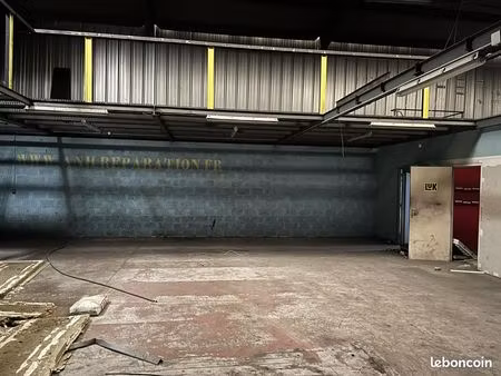 loue bâtiment  local