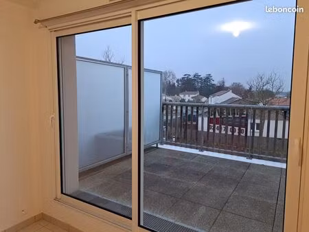 t2 non meublé avec terrasse  dernier étage exposé sud